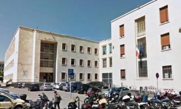 Va in questura per il nipote 13enne, ma l’arrestano perché latitante