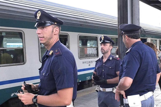 Ruba 150 euro in treno: arrestata 21enne livornese