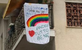 Solidarietà a medici e sanitari. Striscioni appesi in città