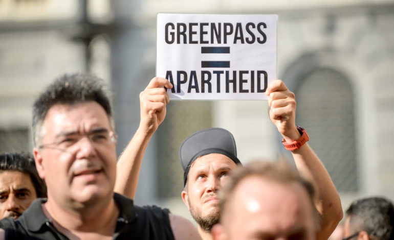 No vax in protesta. In porto tamponi gratis ai lavoratori