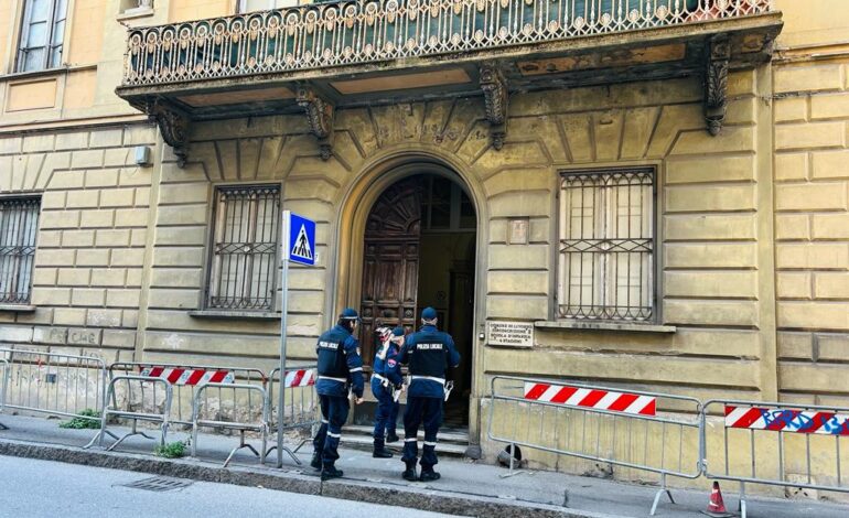 Sgomberata pacificamente l’ex Scuola d’infanzia ‘Quattro Stagioni’ in corso Amedeo