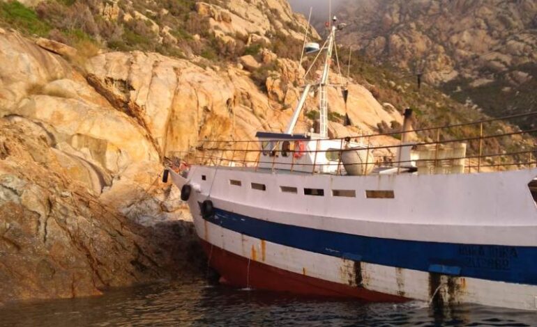 Peschereccio affondato all’Elba. Un membro dell’equipaggio era in nero