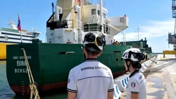 Gravi irregolarità di bordo. Fermata nave in porto