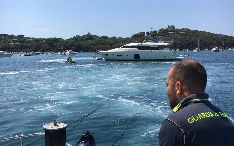 Paura per uno Yacht che si incaglia. Soccorso da una vedetta della guardia di finanza