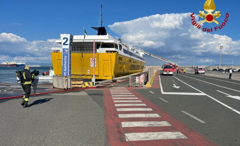 Incendio su un traghetto in partenza per l’Elba, lievi escoriazioni per passeggero