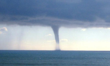 Tromba d'aria su lungomare