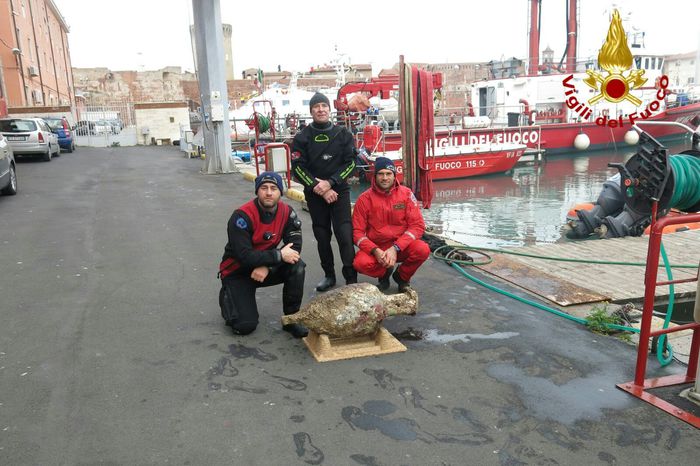 Anfora romana recuperata davanti alla “Terrazza”