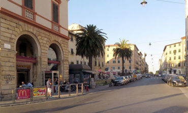 Si accascia a terra e muore mentre passeggia