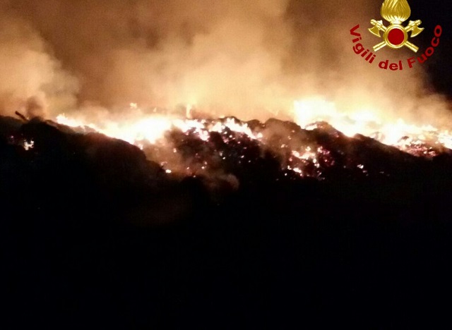 Maxi incendio in un azienda agricola