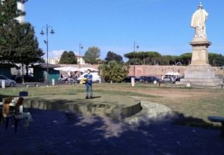 Al via la riqualificazione di Piazza Garibaldi: palco per gli spettacoli e un'area giochi