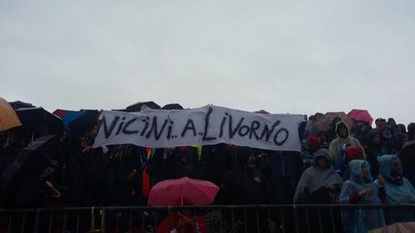 Tifosi del Pisa solidali con Livorno