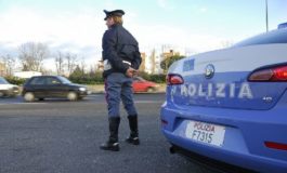 Punta la pistola carica contro la polizia: arrestato