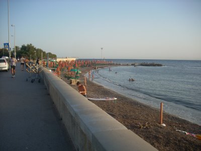 Detenuti in spiaggia per le pulizie ‘Plastic Free’