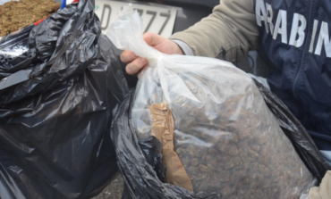 Con la droga nei sacchi della spazzatura. Sequestrati più di 13 kg di marjiuana