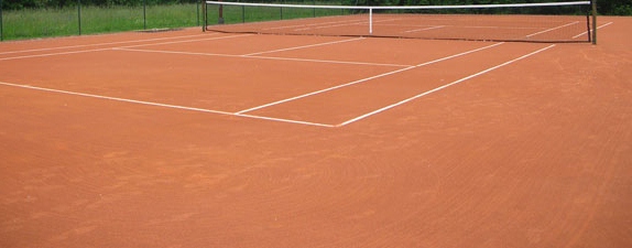 Malore mentre gioca a tennis, grave medico dentista