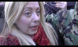 Sputi e insulti a Giorgia Meloni, 21 le persone denunciate - Video -