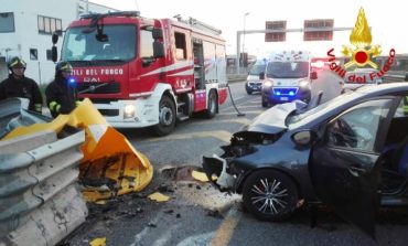 Incidente in Fi-Pi-LI: auto contro il guardrail