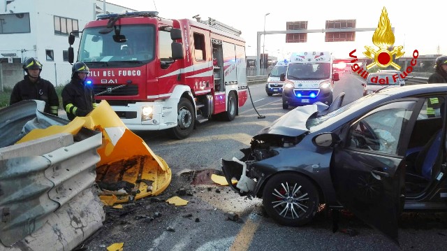 Incidente in Fi-Pi-LI: auto contro il guardrail