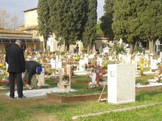 Commemorazione dei Defunti, i cimiteri comunali osservano l’orario continuato