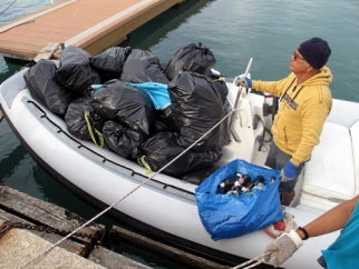 I volontari ripuliscono le spiagge, rimosse 16,8 tonnellate di rifiuti