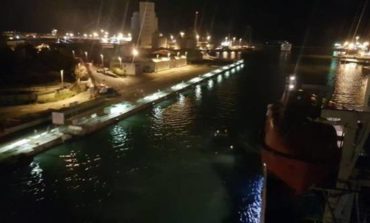 Il porto che cambia: prima grande nave ad uscire in notturna