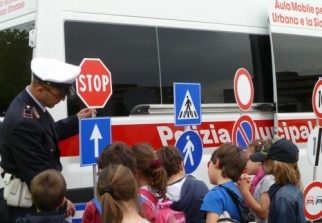 La Polizia Municipale in piazza per “Educare alla legalità”