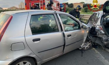 Incidente in Variante, due incastrati tra le lamiere