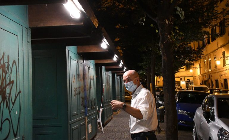 Baracchine di piazza Garibaldi a terzo settore