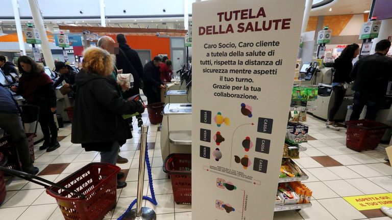 Cgil: “Solidarietà alla cassiera insultata al supermercato”