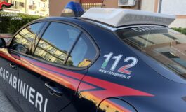 31enne prova a sottrarsi all'arresto danneggiando l'auto dei carabinieri