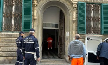 Sgomberata pacificamente l’ex Scuola materna Chayes in via Cambini 