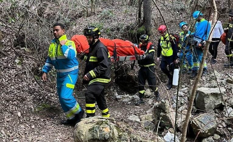 Con la mountain bike cade nei boschi di Montenero. Fratture per una 55enne