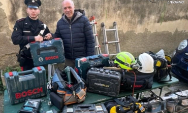 Tenta di rubare in un furgone a Porta a Terra, in auto refurtiva per 10mila euro