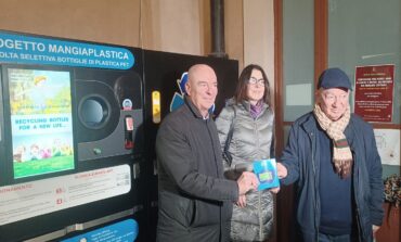 Inaugurato al Mercato delle Vettovaglie un eco-compattatore “Mangiaplastica”