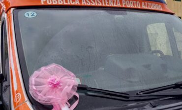 Mamma partorisce in ambulanza: bambina nasce a pochi metri dall'ospedale