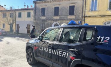 Rivendevano auto senza il passaggio di proprietà. 77 auto confiscate, due denunce e 55mila euro di multa