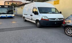 Bus bloccato da mezzi in divieto di sosta, Tpl valuta vie legali per interruzione di pubblico servizio