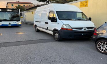 Bus bloccato da mezzi in divieto di sosta, Tpl valuta vie legali per interruzione di pubblico servizio