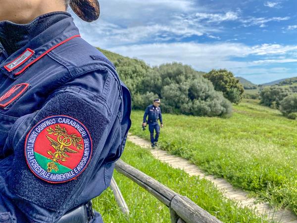 Abbandona rifiuti pericolosi in un terreno, denunciato un 50enne