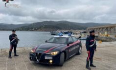 Cercano di imbarcarsi per l'Elba con droga e coltello